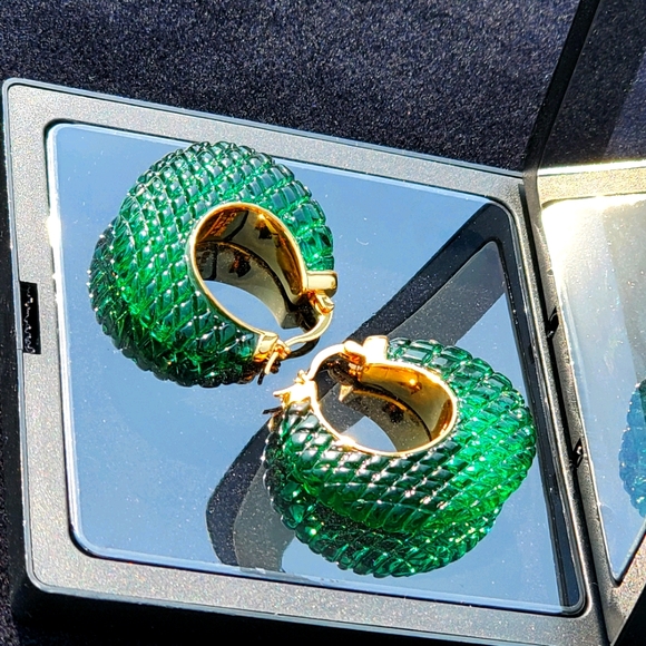 Green Lucite & Gold Earrings - Picture 5 of 5